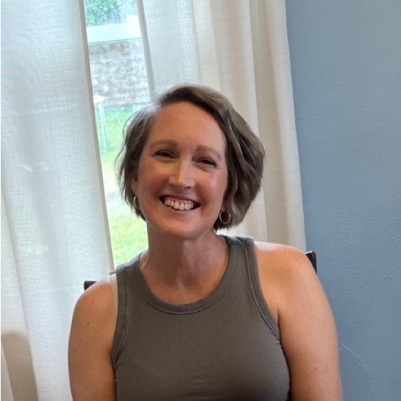 Meet your Posher, Jennifer - Picture 1 of 1